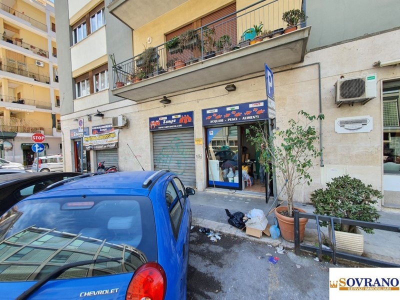 Negozio in Affitto a Palermo, 800€, 45 m²