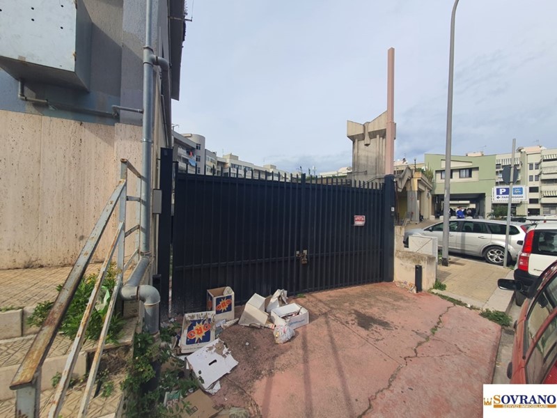 Magazzino in Vendita a Bagheria, 250'000€, 500 m²