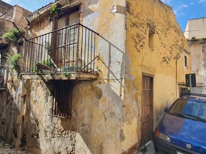 Casa Indipendente in Vendita a Monreale, 30'000€, 160 m²