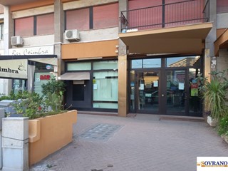 Negozio in Affitto a Palermo, 2'000€, 80 m²