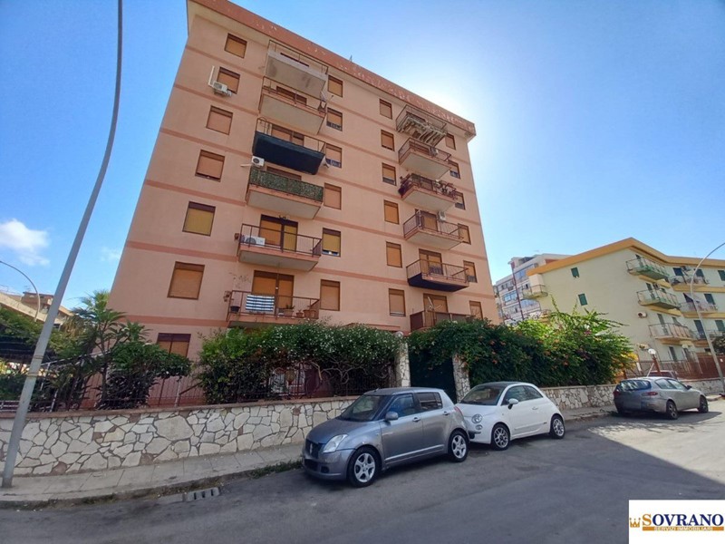Quadrilocale in Vendita a Palermo, 149'000&euro;, 220 m²
