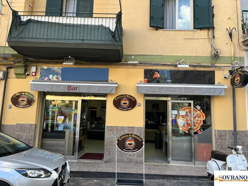 Negozio in Affitto a Palermo, 2'500€, 85 m²