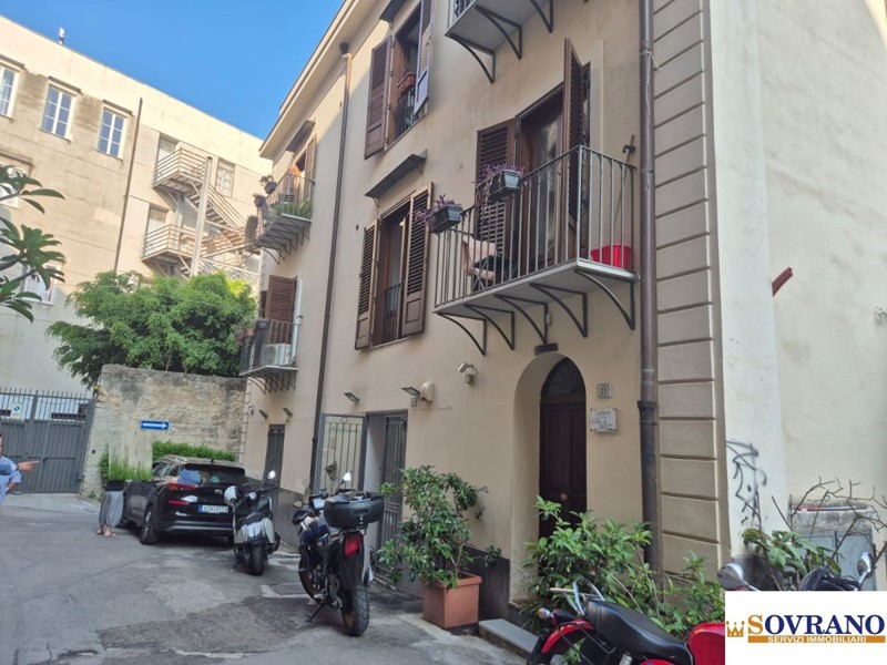 Attività commerciale in Affitto a Palermo, 1'500€, 100 m²