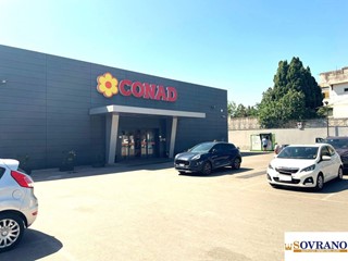 Capannone in Vendita a Palermo, 1'200'000€, 900 m²