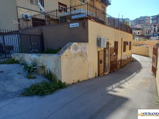 Magazzino in Vendita a Palermo, 600'000€, 1061 m²