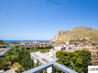 Appartamento in Vendita a Palermo, 335'000€, 233 m²