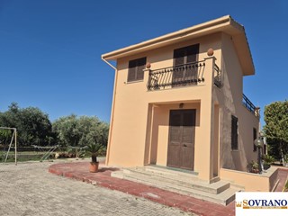 Villa in Vendita a Carini, 269'000€, 200 m²
