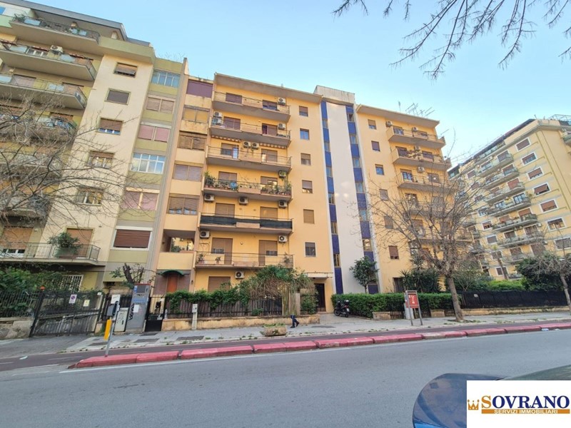 Appartamento in Vendita a Palermo, 300'000€, 167 m²
