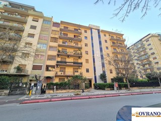 Appartamento in Vendita a Palermo, 300'000€, 167 m²
