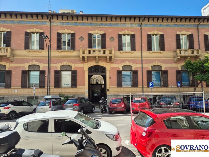 Ufficio in Vendita a Palermo, 5'000'000€, 1624 m²