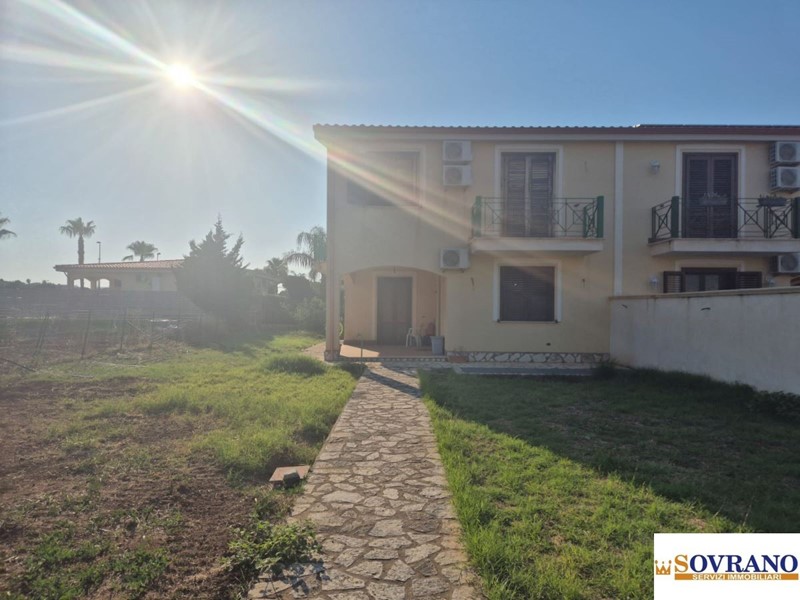 Villa in Vendita a Carini, 270'000€, 168 m²