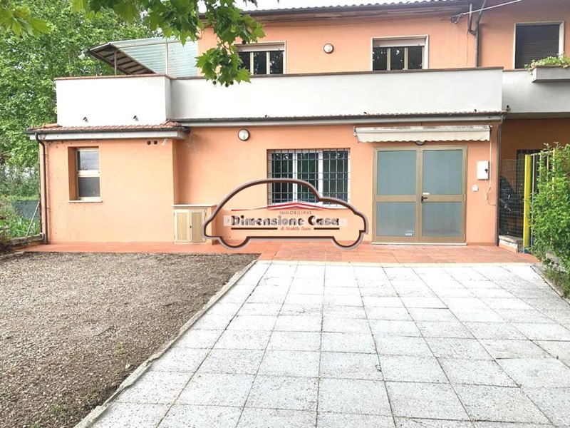 Villetta a schiera in Vendita a Capannori, zona Zone, 160'000€, 170 m²