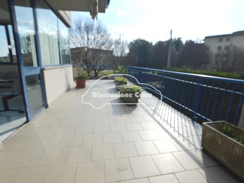 Appartamento in Vendita a Lucca, zona San Marco, 220'000€, 160 m²