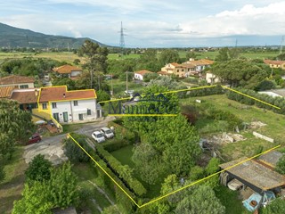 Casa Indipendente in Vendita a Cascina, zona Latignano, 320'000€, 165 m², con Box