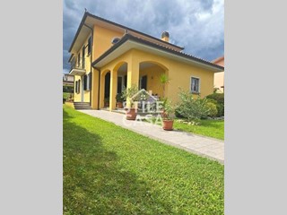 Villa in Vendita a Montecarlo, zona San Giuseppe, 585'000&euro;, 240 m², con Box