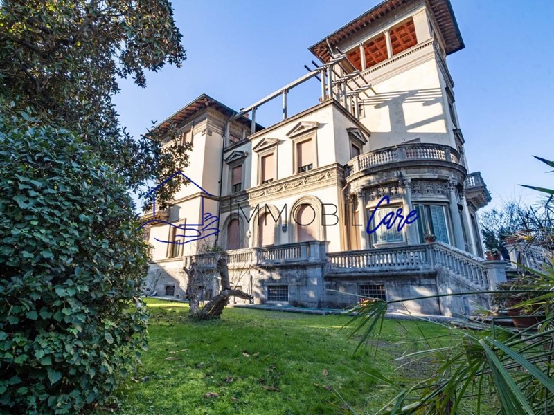 Villa in Vendita a Pisa, 2'600'000€, 1648 m², con Box