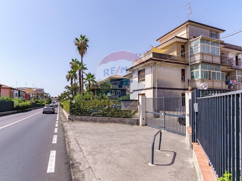 Appartamento in Vendita a Aci Castello, 139'000€, 100 m²