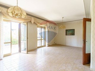 Appartamento in Vendita a Aci Castello, 139'000€, 100 m²