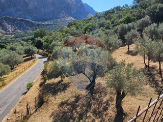 Casa Indipendente in Vendita a Alcara Li Fusi, 50'000€, 145 m²