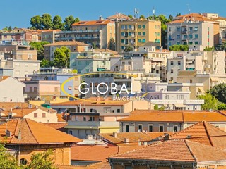 Appartamento in Vendita a Ancona, 370'000€, 187 m²