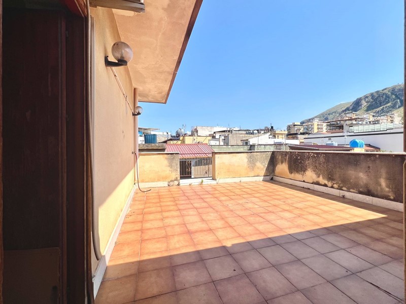 Appartamento in Vendita a Villabate, 168'000€, 254 m²