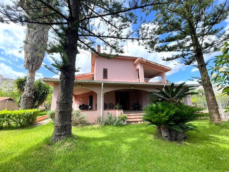 Villa in Vendita a Trabia, 279'000€, 220 m²