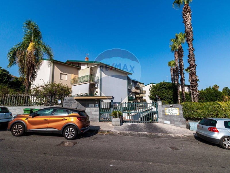 Immobile commerciale in Vendita a Tremestieri Etneo, 219'000€, 224 m²