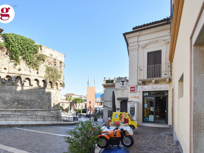 Attività commerciale in Vendita a Vasto, 160'000&euro;, 42 m²