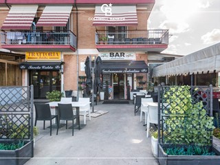 Immobile commerciale in Vendita a Pomezia, 145'000€, 107 m²