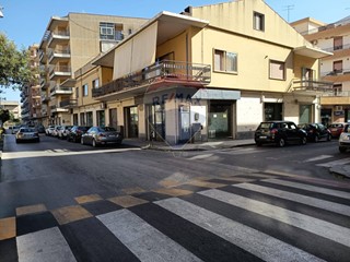Immobile commerciale in Vendita a Caltagirone, 270'000€, 202 m²