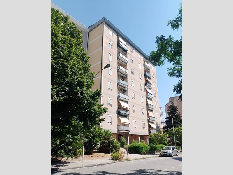 Appartamento in Vendita a Caltanissetta, 53'000€, 120 m²