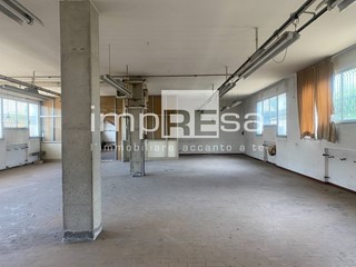 Magazzino in Affitto a Carbonera, 800€, 200 m²