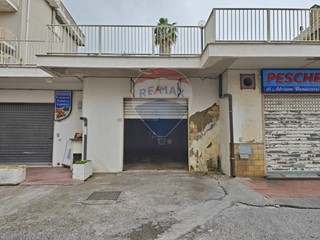 Negozio in Vendita a Carlentini, 60'000€, 140 m²