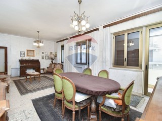 Appartamento in Vendita a Catania, 235'000&euro;, 120 m²