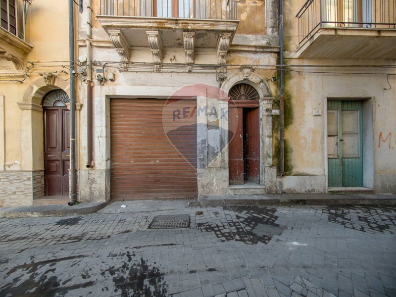 Box in Vendita a Francofonte, 18'000€, 18 m²