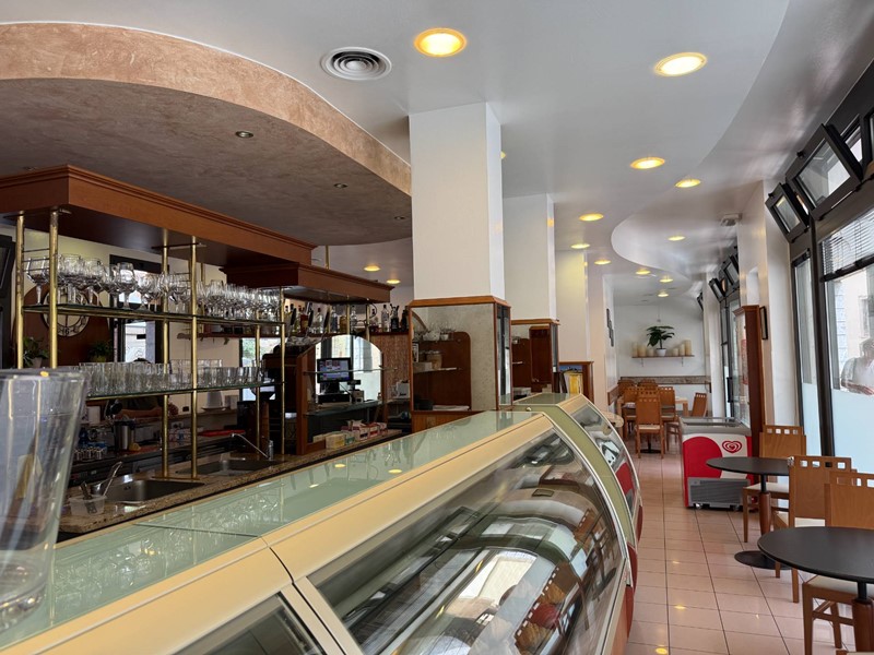 Attività commerciale in Vendita a Induno Olona, 265'000€, 90 m²