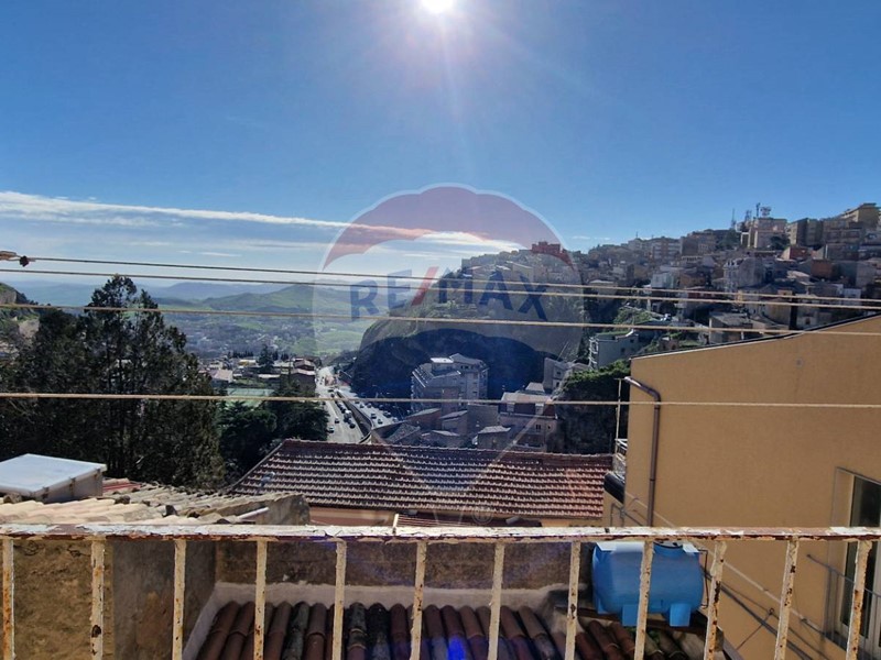 Casa Indipendente in Vendita a Enna, 45'000€, 130 m²
