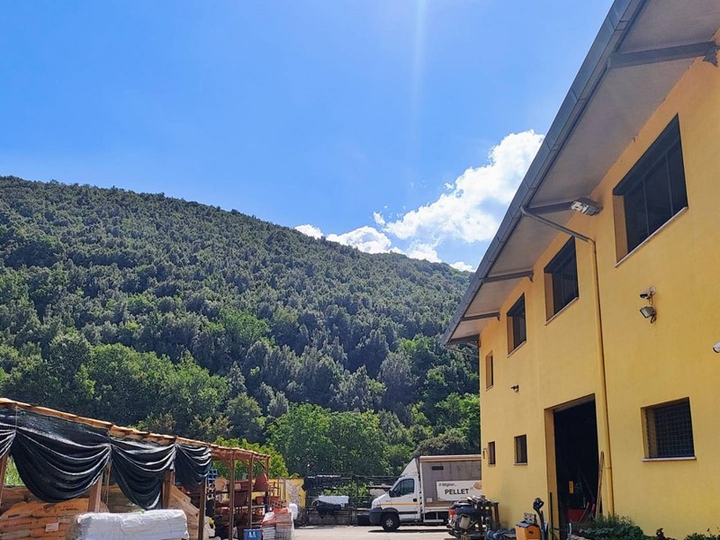 Capannone in Vendita a Montelanico, 280'000€, 360 m²