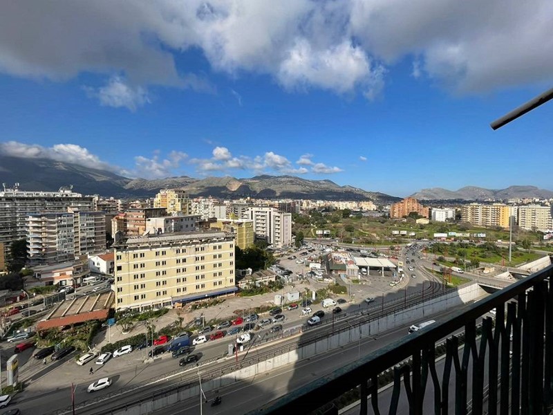 Appartamento in Vendita a Palermo, 290'000€, 220 m²