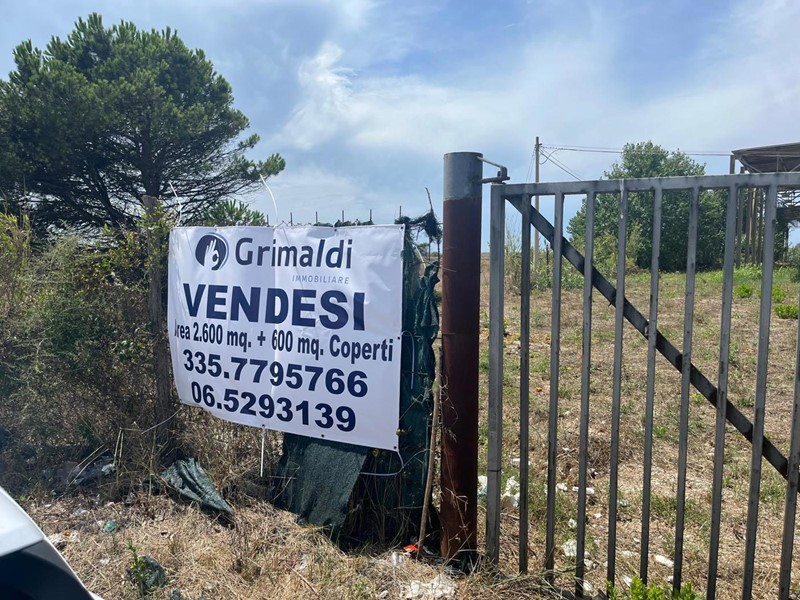 Capannone in Vendita a Fiumicino, 1'100'000€, 600 m²