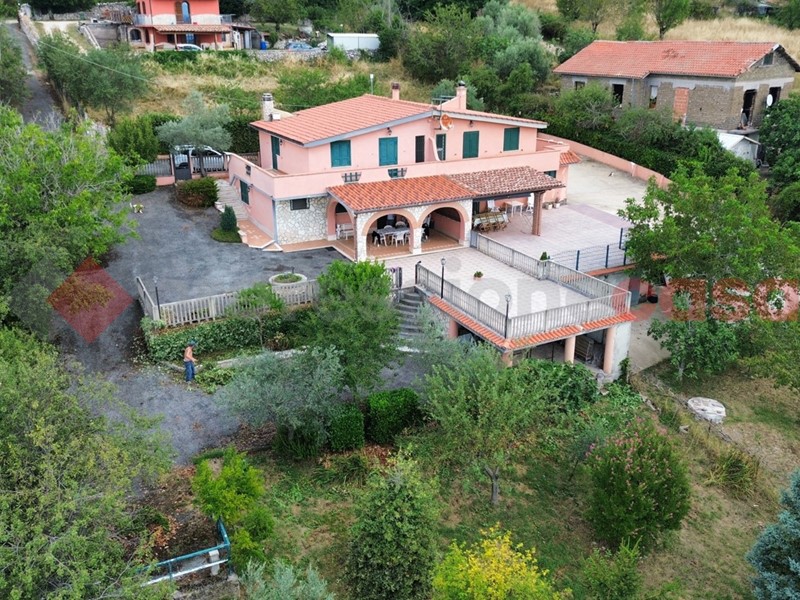 Villa bifamiliare in Vendita a Fiuggi, 168'000€, 180 m²