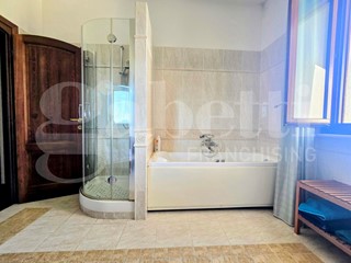 Villa in Vendita a Ferentino, 425'000€, 400 m²