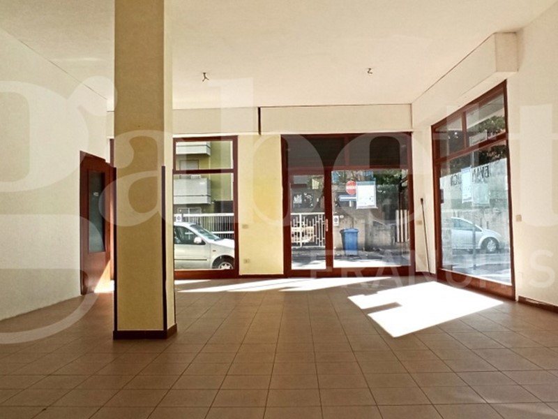 Negozio in Vendita a Oristano, 110'000€, 102 m²