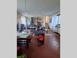 Villa in Vendita a Codogno, 390'000€, 288 m², con Box