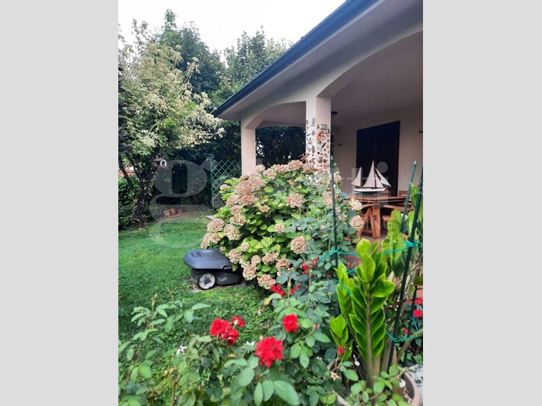 Villa in Vendita a Codogno, 390'000€, 288 m², con Box