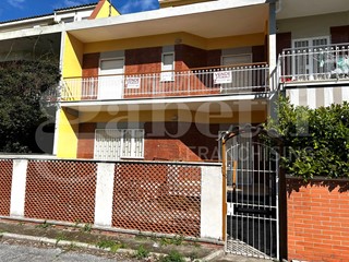 Villetta a schiera in Vendita a Terracina, 410'000€, 168 m²