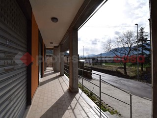Negozio in Affitto a Castel San Giorgio, 1'200€, 170 m²