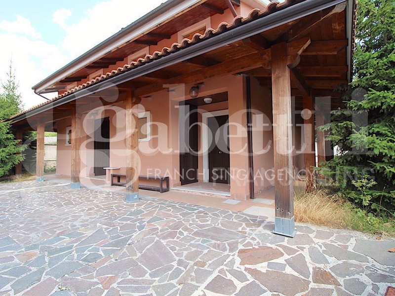 Villa bifamiliare in Vendita a Castel di Sangro, 250'000€, 80 m², arredato