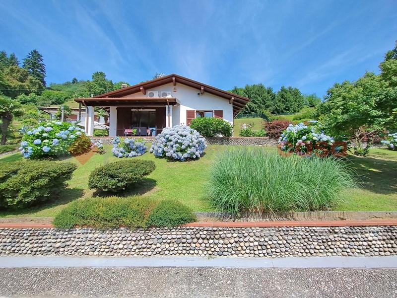 Villa in Vendita a Arona, 598'000€, 140 m²