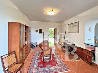 Casa Indipendente in Vendita a Avegno, 570'000€, 250 m²